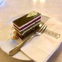 9/12/2022 tarihinde Hordósziyaretçi tarafından Hauer Confectionery and Café'de çekilen fotoğraf