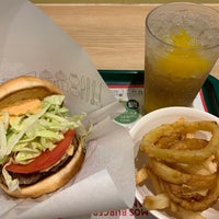 Photo taken at MOS Burger by ジョ→ on 7/31/2022
