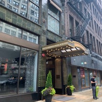 Foto diambil di Silversmith Hotel Chicago Downtown oleh Taras A. pada 8/17/2019