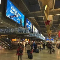 Photo taken at München Hauptbahnhof by Taras A. on 12/30/2015