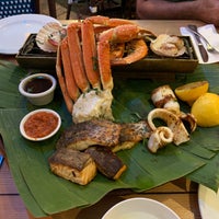 Das Foto wurde bei Blue Fish Seafood Restaurant von Rebecca S. am 1/8/2020 aufgenommen