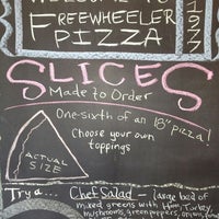 รูปภาพถ่ายที่ Free Wheeler Pizza โดย RetailGoddesses เมื่อ 8/12/2013