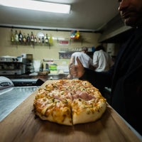 รูปภาพถ่ายที่ Uma pizza em companhia โดย Uma pizza em companhia เมื่อ 3/5/2015