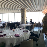 Foto scattata a Five Sails Restaurant da Ricardo P. il 10/20/2022