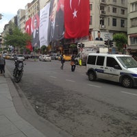 รูปภาพถ่ายที่ Şişli โดย onur t. เมื่อ 5/13/2013