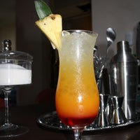 Das Foto wurde bei El Encanto Cocktail Bar von El Encanto Cocktail Bar am 2/10/2015 aufgenommen