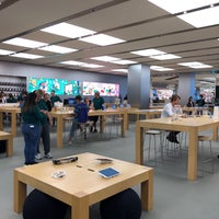 Photo taken at Apple Chatswood Chase by Nick B. on 5/2/2019