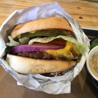Foto tirada no(a) Hat Creek Burger Co. por annie em 8/14/2017