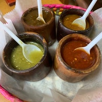 Das Foto wurde bei Totopos Restaurante Mexicano von Rene S. am 7/3/2019 aufgenommen