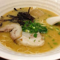 Photo taken at Hakata Tonkotsu Ramen by Hideo T. on 1/4/2015