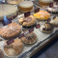 Photo taken at The Cheesecake Factory by Ramon A. on 8/15/2021