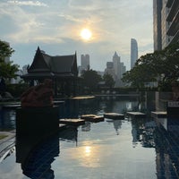 Photo taken at The Athenee Hotel Swimming Pool by Vincent F. on 9/23/2022