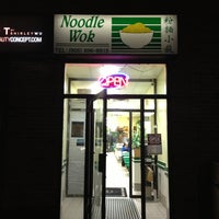 Снимок сделан в Noodle Wok пользователем Sito Alvina .. 7/28/2013