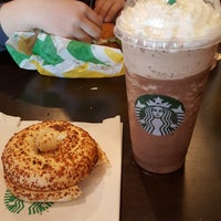 Photo taken at Starbucks by Angel GS 婉. on 1/26/2018
