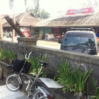11/22/2015에 A H.님이 Pasar Bunga Wastukencana에서 찍은 사진