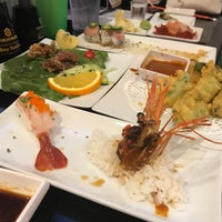 Foto diambil di Awesome Sushi oleh Sounun T. pada 11/11/2017