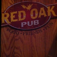 Foto tirada no(a) Red Oak Pub and Restaurant por Francesca A. em 7/5/2013