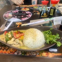 Снимок сделан в Bambuszliget Japán Étterem &amp;amp; Sushi Bár пользователем Csaba K. 7/10/2021