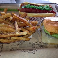 5/14/2013 tarihinde Philip M.ziyaretçi tarafından BurgerFi'de çekilen fotoğraf