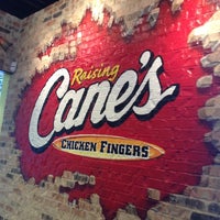 Foto tirada no(a) Raising Cane&amp;#39;s Chicken Fingers por Dean T. em 10/6/2012