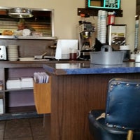 Foto tirada no(a) Coffee Erns Restaurant por Rashell W. em 7/11/2014