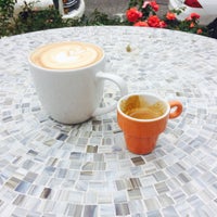 Das Foto wurde bei The Coffee Cat von Samira am 8/30/2017 aufgenommen