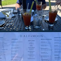 รูปภาพถ่ายที่ Half Moon โดย Scott A. เมื่อ 8/27/2023