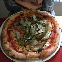 Foto diambil di La bottega della pizza oleh Jon P. pada 8/12/2017