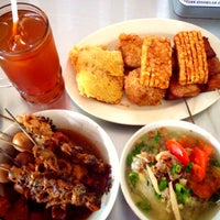 Photo taken at Soto Ayam Bangkong by Ryan R. on 9/6/2014