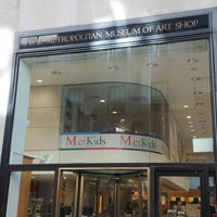 Das Foto wurde bei The Metropolitan Museum of Art Store at Rockefeller Center von Curiosa am 6/7/2013 aufgenommen