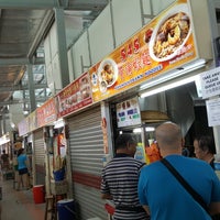 Photo taken at 545 Whampoa Prawn Noodle by Charles L. on 9/13/2017