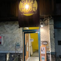 Photo taken at Grapefruit Moon by Takamichi H. on 4/15/2022