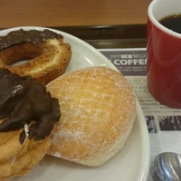 Photo taken at Mister Donut by Hiro M. on 11/18/2014