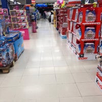 Photo taken at Carrefour hypermarkt by Frank S. on 11/7/2017