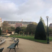 Photo taken at Square Sarah Bernhardt by Ronald V. on 11/9/2022