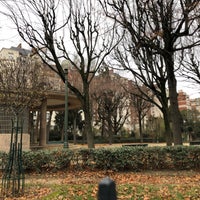 Photo taken at Square Sarah Bernhardt by Ronald V. on 12/19/2022