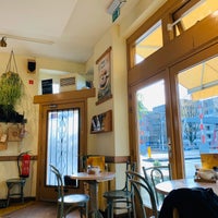 Photo taken at Bagels &amp;amp; Beans by denis . on 11/13/2019