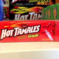 Снимок сделан в The Candy Store &amp;amp; ThimbleCakes пользователем Yzhalia Y. 11/11/2012