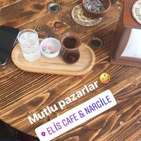 Photo prise au Elis Cafe &amp;amp; Nargile par ALİ  Ö le5/6/2018
