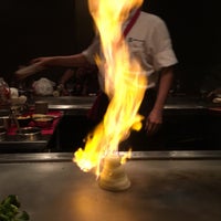 Foto tirada no(a) Kobe Steaks Japanese Restaurant por Tony D. em 4/16/2017