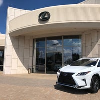 Das Foto wurde bei Hennessy Lexus of Gwinnett von Tony D. am 9/27/2017 aufgenommen