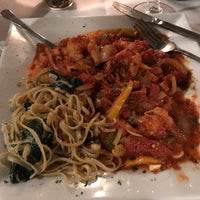 Das Foto wurde bei Villa Ravenna Italian Restaurant von Tony D. am 6/22/2017 aufgenommen