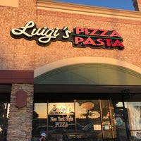Foto tomada en Luigi&amp;#39;s Pasta &amp;amp; Pizzeria Restaurant  por Tony D. el 10/6/2017