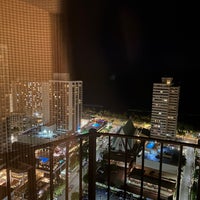 รูปภาพถ่ายที่ Hilton Waikiki Beach โดย Tony D. เมื่อ 4/25/2024