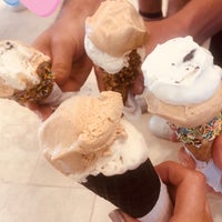 Снимок сделан в Eve&amp;#39;s мороженое пользователем Hazan 6/18/2019