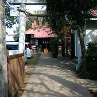 Photo taken at 染井稲荷神社 by Tomoki N. on 11/8/2018