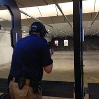 4/1/2015 tarihinde Vanessa V.ziyaretçi tarafından DFW Gun Range and Training Center'de çekilen fotoğraf