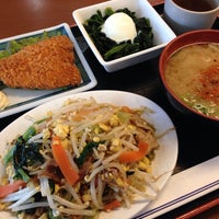 Photo taken at めしや食堂 港七番町店 by Pegira on 4/21/2014