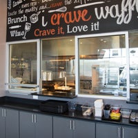 3/24/2015 tarihinde Crave Waffle Sandwich Creationsziyaretçi tarafından Crave Waffle Sandwich Creations'de çekilen fotoğraf