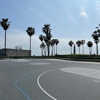 Photo taken at Venice Beach Basketball Courts by Joon K. on 4/17/2023